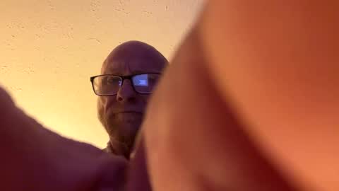 i1nt2fuk online show from September 15, 2025, 8:14 am