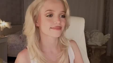 Snapshot of i__am_joss chatting on June 2, 2026, 6:54 pm Joselle online show from June 2, 2026, 6:54 pm