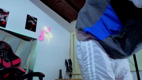 Snapshot of i_am_kelvis_ chatting on April 23, 2026, 2:24 am kelvis online show from April 23, 2026, 2:24 am