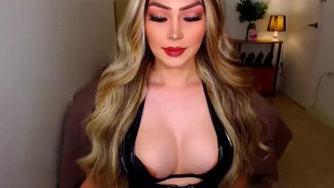 QUEEN SUSSIE BROWN online show from February 27, 2026, 5:07 am