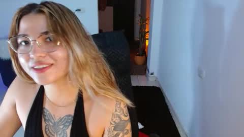 DRACUPAU Independent model  online show from September 15, 2025, 1:05 am
