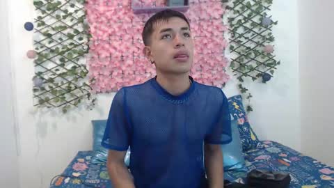 iam_lukas__ online show from September 12, 2025, 4:01 am