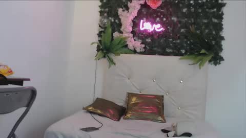 iam_lukas__ online show from September 25, 2025, 3:21 am