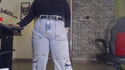 Snapshot of iam_samy__ chatting on February 26, 2025, 6:11 pm Samy online show from February 26, 2025, 6:11 pm