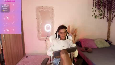 Snapshot of iamandrey_ chatting on May 4, 2026, 1:29 pm iamandrey_ online show from May 4, 2026, 1:29 pm