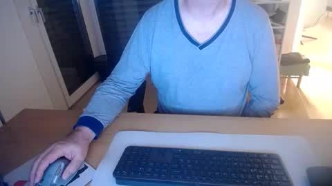 iandy12 online show from November 23, 2025, 10:42 pm