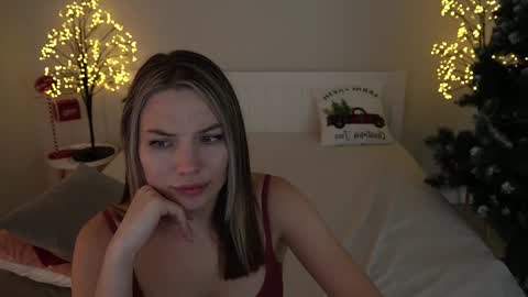 Snapshot of icedanielles chatting on December 5, 2024, 6:00 pm Danielle online show from December 5, 2024, 6:00 pm