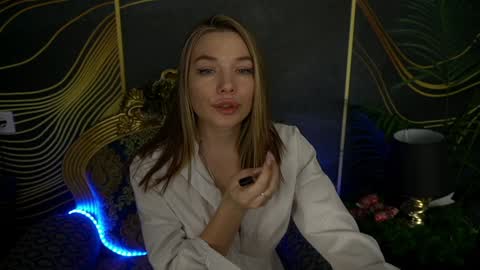 Snapshot of icedanielles chatting on December 28, 2024, 2:53 pm Danielle online show from December 28, 2024, 2:53 pm