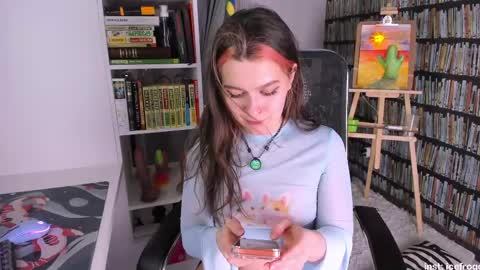 Julia online show from May 6, 2026, 8:03 pm