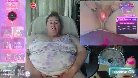 Snapshot of iceprincess2bad4u chatting on January 26, 2025, 10:12 am Iceprincess2bad4u online show from January 26, 2025, 10:12 am