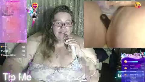 Snapshot of iceprincess2bad4u chatting on March 9, 2025, 5:28 pm Iceprincess2bad4u online show from March 9, 2025, 5:28 pm