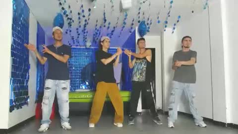 THOMAS AND DAMIAND online show from February 25, 2025, 4:10 pm