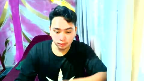 Snapshot of iconic_vince chatting on September 21, 2025, 12:29 pm iconic_vince online show from September 21, 2025, 12:29 pm