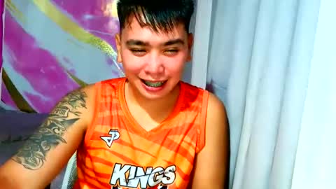 Snapshot of iconic_vince chatting on October 12, 2025, 1:32 pm iconic_vince online show from October 12, 2025, 1:32 pm