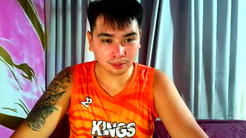 Snapshot of iconic_vince chatting on October 24, 2025, 12:23 pm iconic_vince online show from October 24, 2025, 12:23 pm
