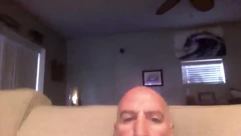 Snapshot of icumming chatting on April 18, 2026, 11:03 am icumming online show from April 18, 2026, 11:03 am