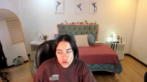 Snapshot of icysweetcam chatting on June 14, 2026, 11:56 am Icy online show from June 14, 2026, 11:56 am