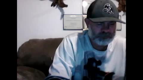 idkwhyidothis348732 online show from December 14, 2024, 2:31 pm