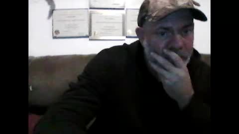 idkwhyidothis348732 online show from January 3, 2025, 12:22 am