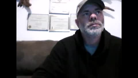 idkwhyidothis348732 online show from February 25, 2025, 11:19 am