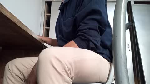 idris izan online show from October 30, 2025, 1:45 pm