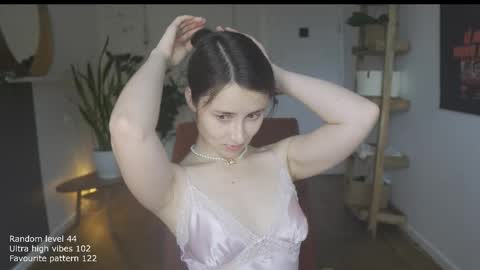 Snapshot of ifyouleave chatting on November 1, 2025, 11:23 am Belle online show from November 1, 2025, 11:23 am