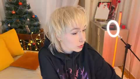 Emmy  help me reach 100 thumbs up online show from January 16, 2026, 9:19 pm