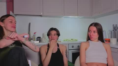 Julia and Mira online show from November 27, 2025, 10:17 am