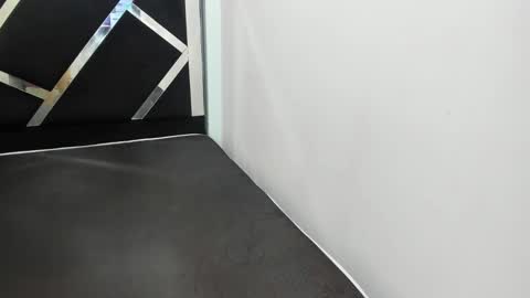 Isabella online show from September 16, 2025, 12:39 pm