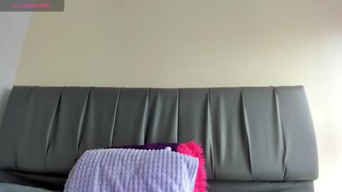 Isabella online show from March 19, 2026, 12:20 pm