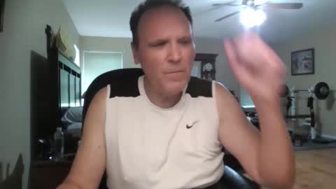 ilike2expose online show from May 13, 2026, 5:32 pm