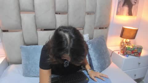 Snapshot of iliy_ chatting on December 12, 2024, 9:30 am ILY   online show from December 12, 2024, 9:30 am