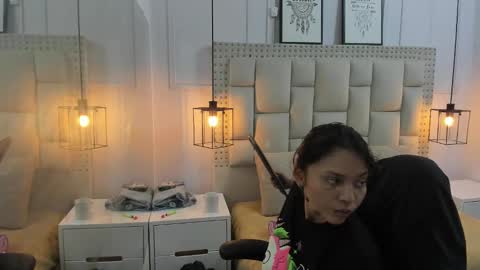 Snapshot of iliy_ chatting on December 17, 2024, 1:29 am ILY   online show from December 17, 2024, 1:29 am