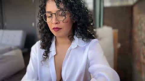 Kloe online show from February 26, 2026, 7:35 pm