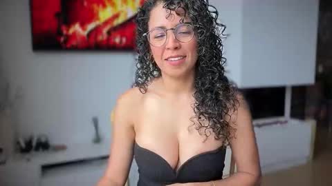 Kloe online show from April 6, 2026, 6:42 pm