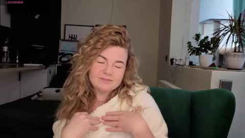 Snapshot of illuminea chatting on January 6, 2026, 7:12 am Jenny online show from January 6, 2026, 7:12 am