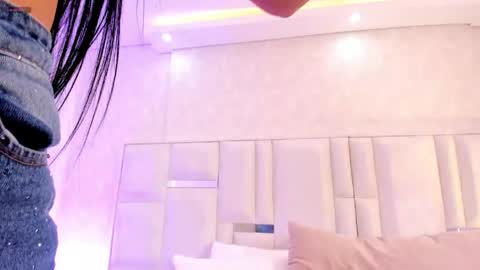im_isabella1 online show from May 21, 2026, 8:49 pm