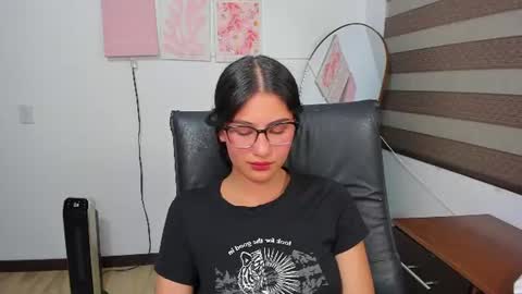 Mia online show from June 25, 2026, 11:31 pm