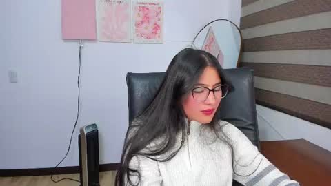Mia online show from July 17, 2026, 11:53 pm