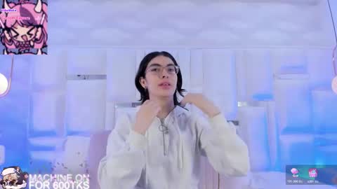 Moly  online show from January 18, 2026, 2:21 pm