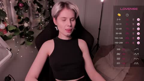 Mia online show from December 18, 2024, 8:36 pm