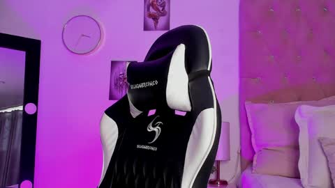 imtami04 online show from April 5, 2026, 5:32 pm