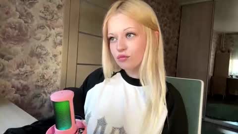 Lola online show from March 26, 2026, 12:11 pm