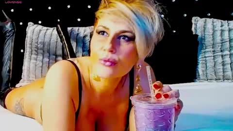 Snapshot of inanna_ishtar1 chatting on April 1, 2026, 1:41 pm inanna_ishtar1 online show from April 1, 2026, 1:41 pm