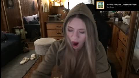 Snapshot of incognitoqueen chatting on December 24, 2024, 3:49 am Carter online show from December 24, 2024, 3:49 am