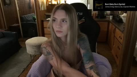 Snapshot of incognitoqueen chatting on January 3, 2025, 10:52 am Carter online show from January 3, 2025, 10:52 am