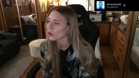 Snapshot of incognitoqueen chatting on February 2, 2025, 4:37 am Carter online show from February 2, 2025, 4:37 am