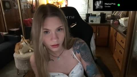 Snapshot of incognitoqueen chatting on February 18, 2025, 7:21 am Carter online show from February 18, 2025, 7:21 am