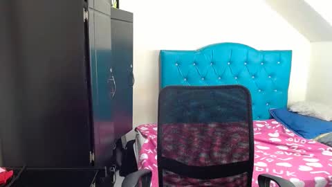 incubus_couple1 online show from January 5, 2025, 1:13 am