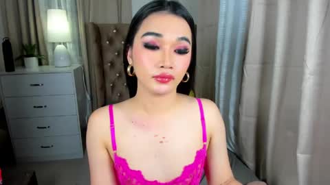 indestructabletrixie online show from December 19, 2024, 1:18 pm